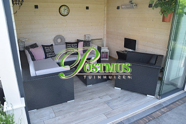 Modern tuinhuis met overkapping 