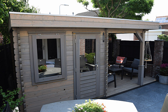 Luxe veranda met bergruimte