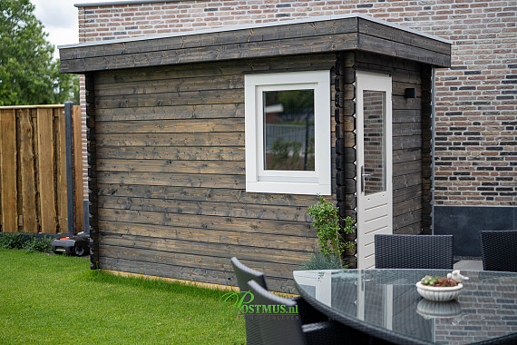 Fijn tuinhuis met plat dak