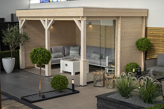 Showroom Valkenburg, veranda met glazen wand