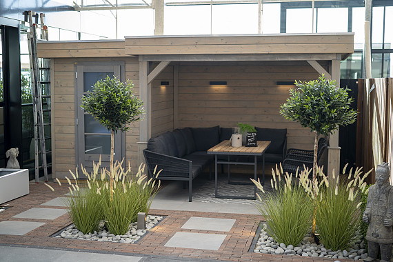 Showroom Valkenburg, schuur met veranda