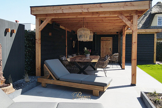 Veranda met riante berging
