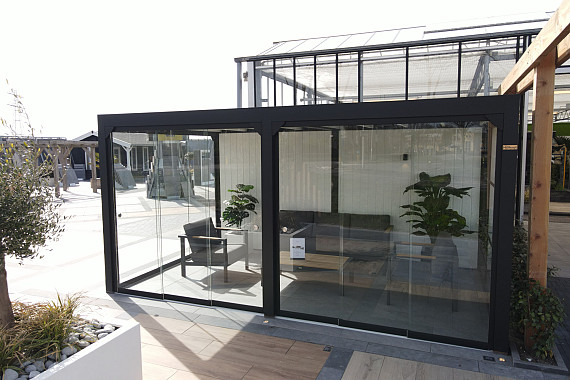 Showroom Lisse, Hillhout overkapping