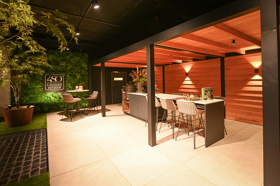 Showroom Amsterdam, ruime overkapping
