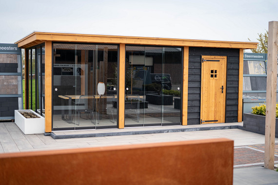 Showroom Zwaanshoek, ruimte veranda met berging