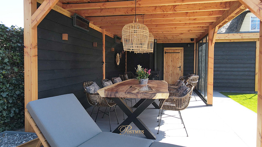 Veranda met riante berging