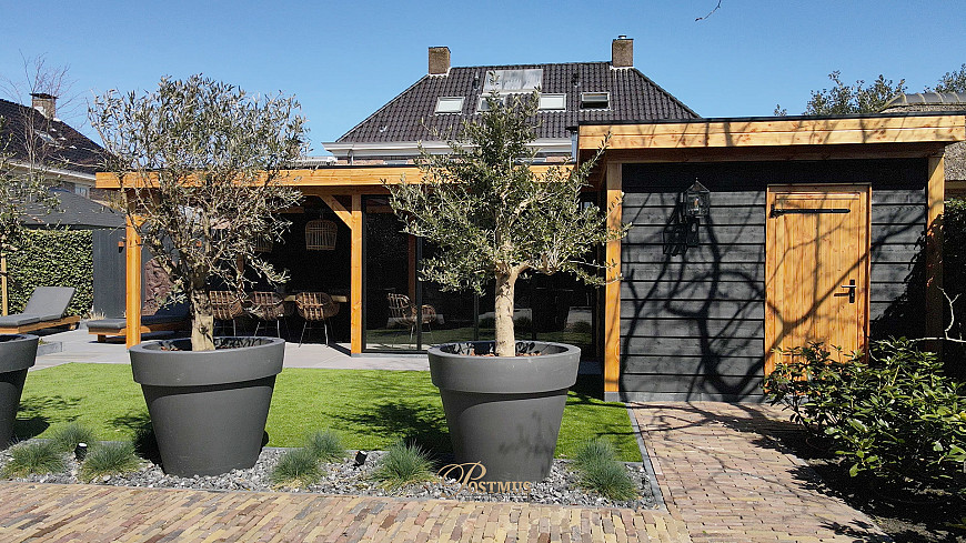 Veranda met riante berging
