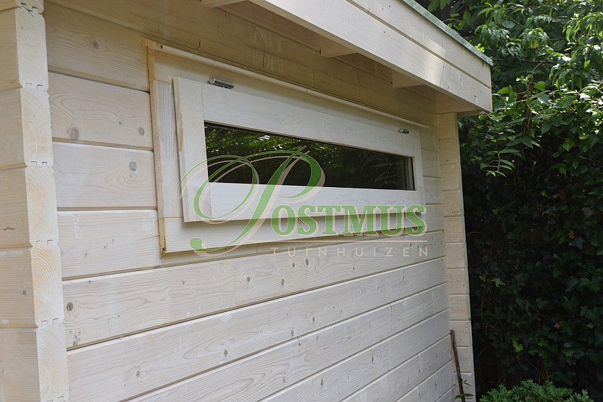 Tuinhuis met glazenwand