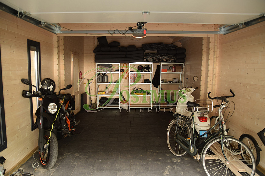 Houten Garage