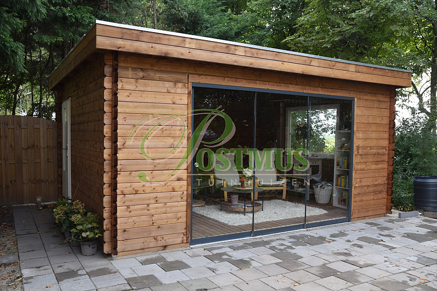 Blokhut met glazenwand