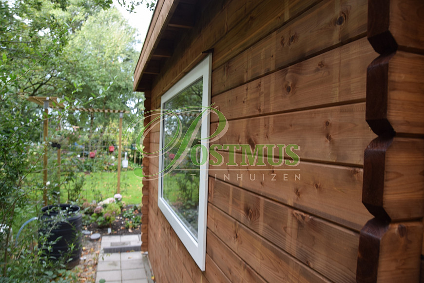 Blokhut met glazenwand
