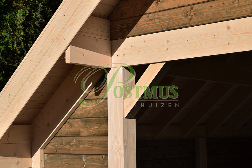 Tuinhuis met overkapping