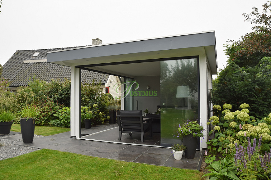 Veranda met glazenwand