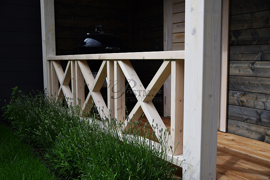 Veranda met opbergruimte