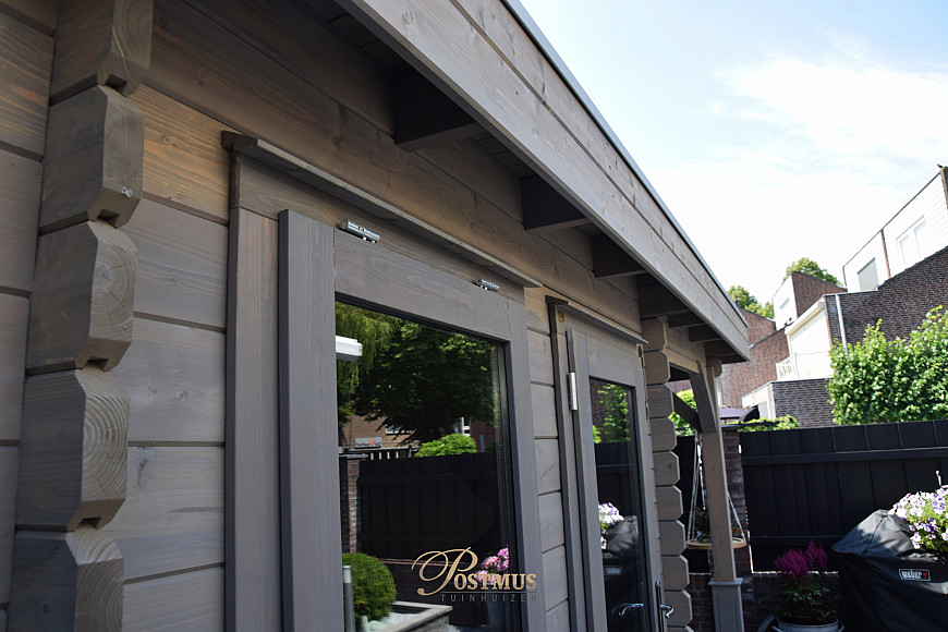 Luxe veranda met bergruimte