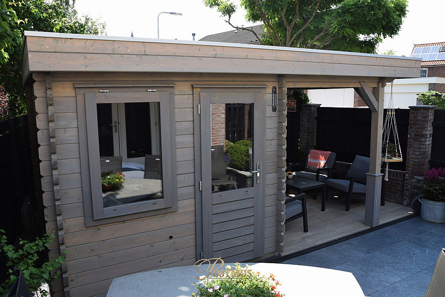 Luxe veranda met bergruimte