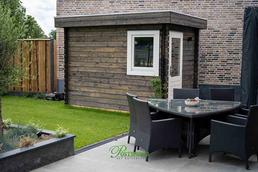 Fijn tuinhuis met plat dak