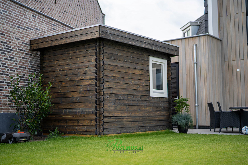 Fijn tuinhuis met plat dak