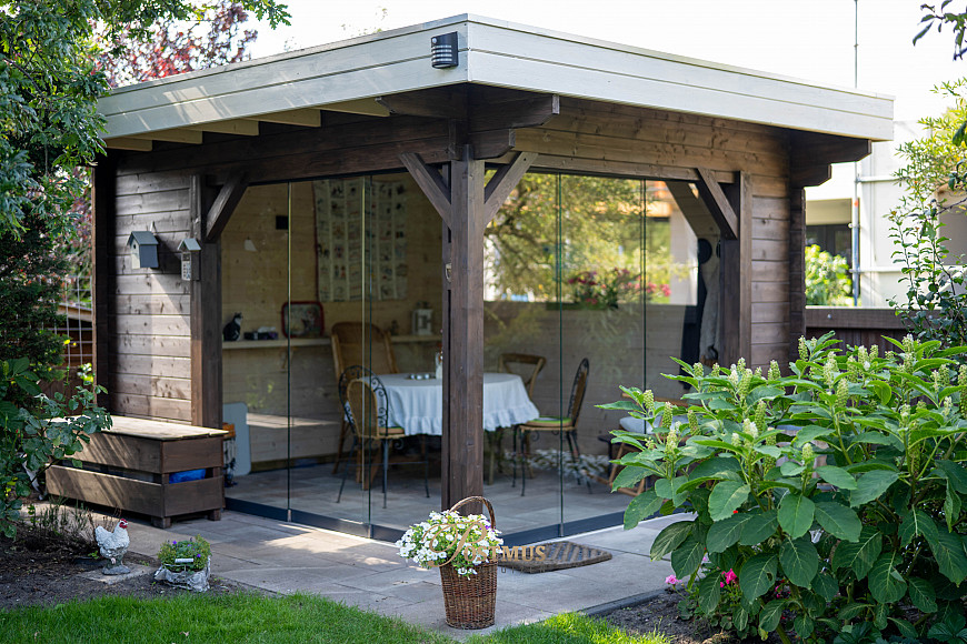 Veranda met glazen wanden
