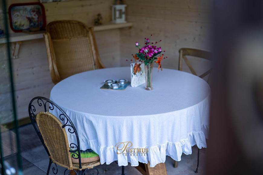 Veranda met glazen wanden