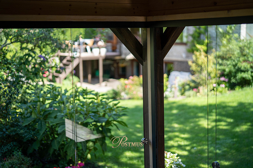 Veranda met glazen wanden