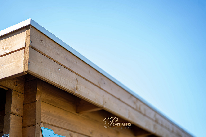 Veranda met raam en glazen wand