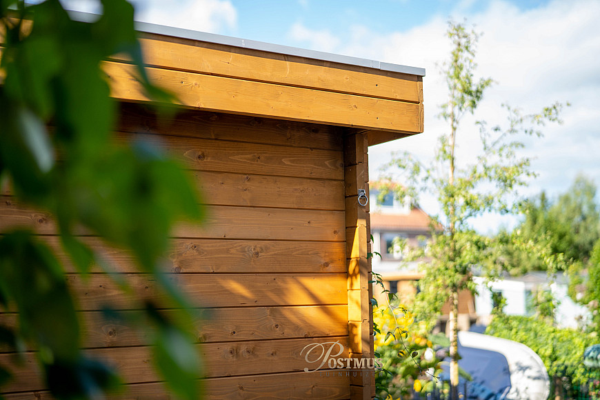 Veranda met raam en glazen wand