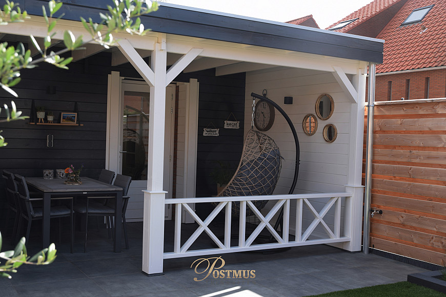 Ruim tuinhuis met veranda