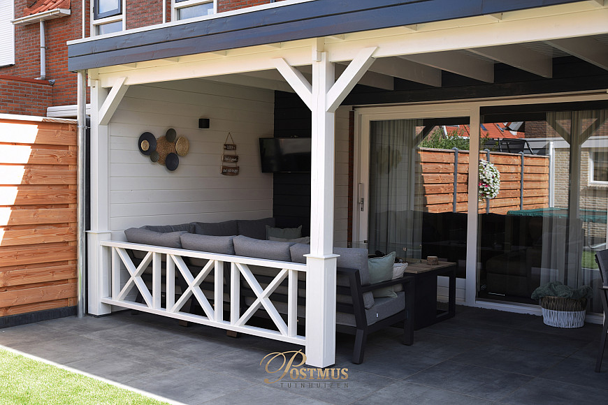 Ruim tuinhuis met veranda