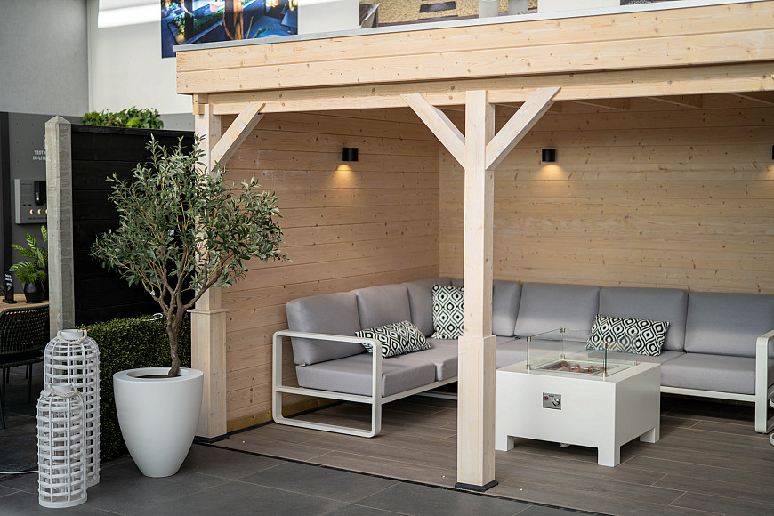 Showroom Valkenburg, veranda met glazen wand