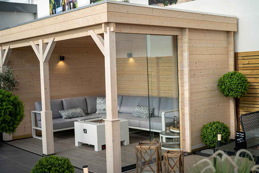 Showroom Valkenburg, veranda met glazen wand