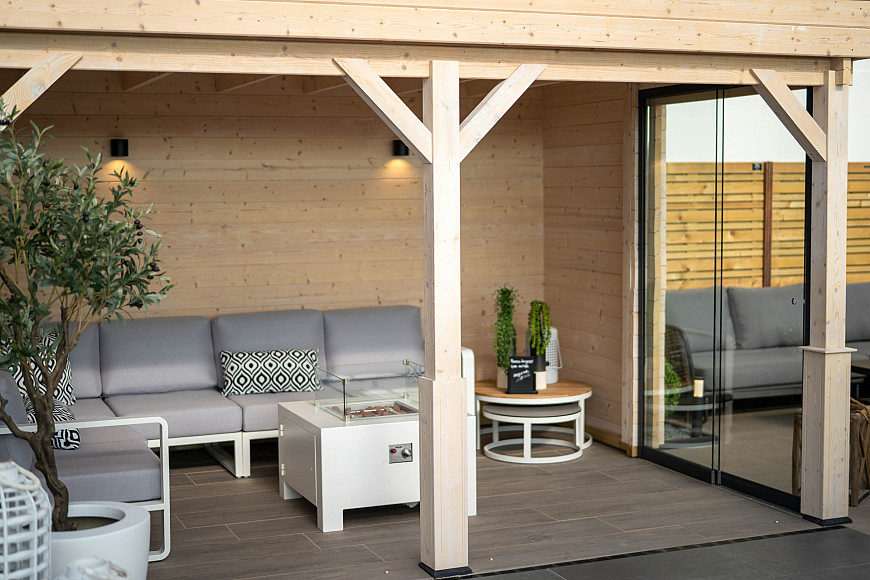 Showroom Valkenburg, veranda met glazen wand