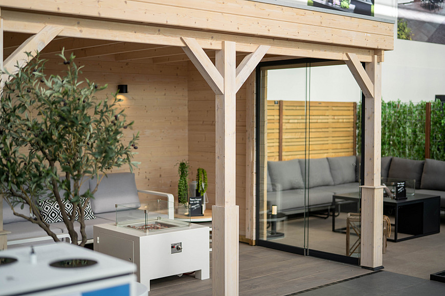 Showroom Valkenburg, veranda met glazen wand