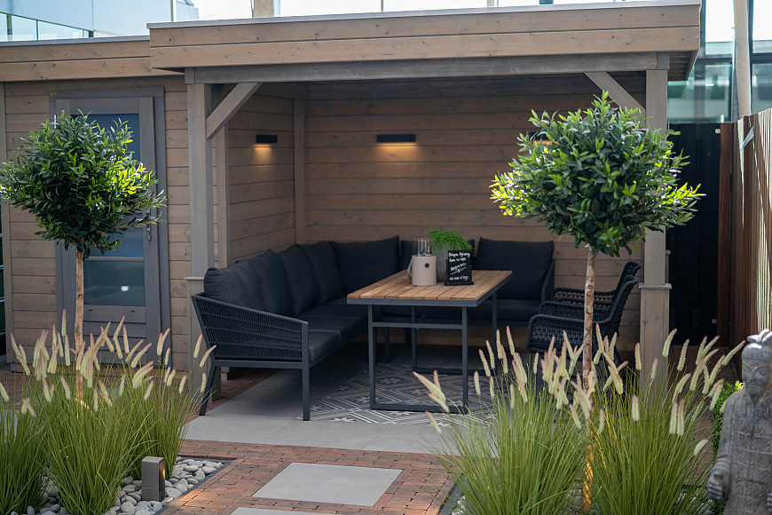 Showroom Valkenburg, schuur met veranda