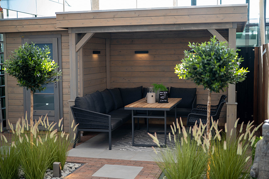 Showroom Valkenburg, schuur met veranda