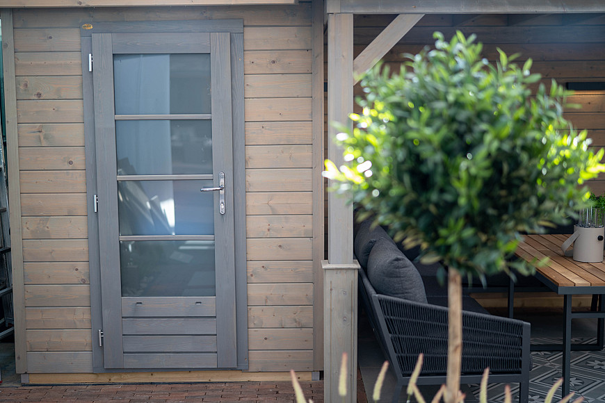 Showroom Valkenburg, schuur met veranda