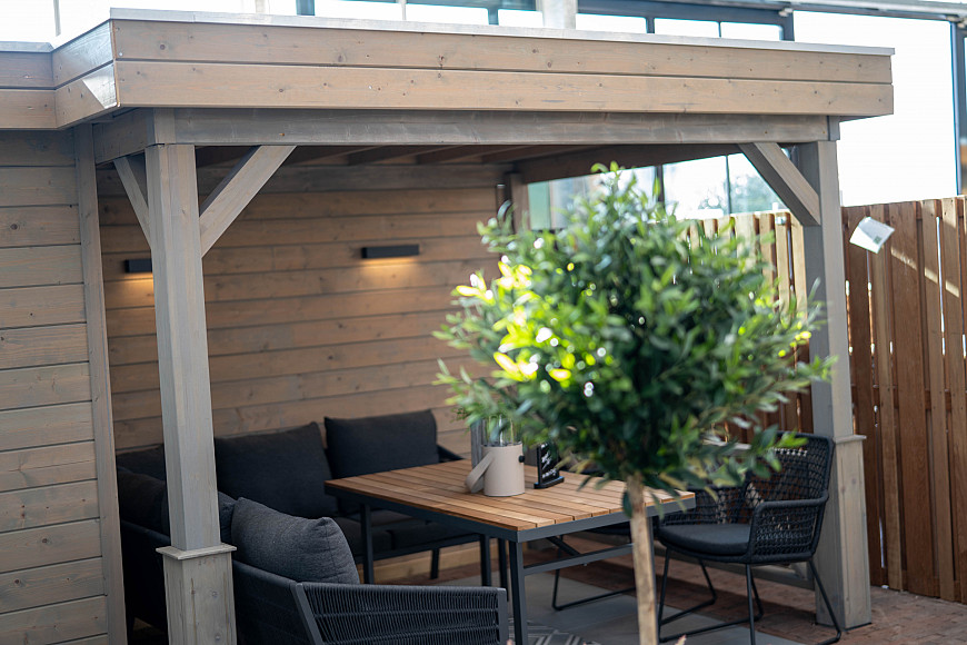 Showroom Valkenburg, schuur met veranda