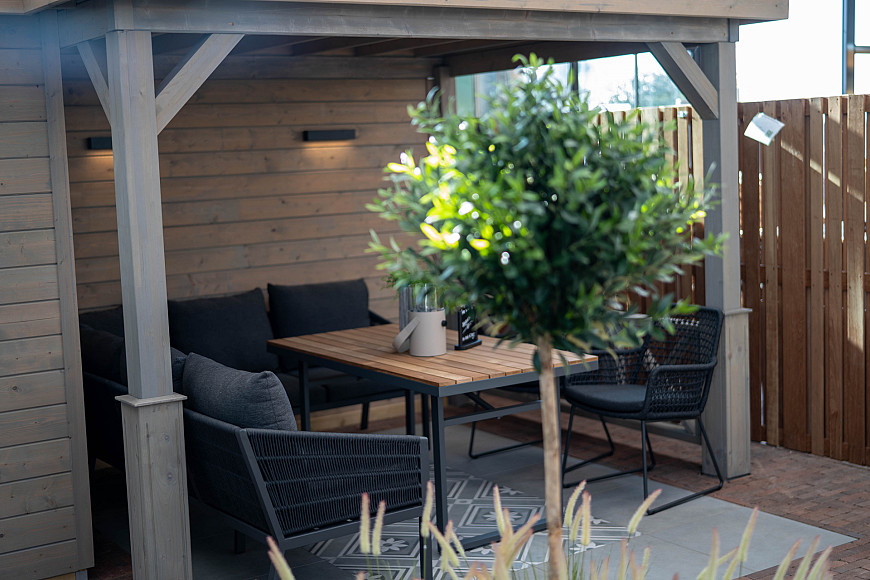Showroom Valkenburg, schuur met veranda