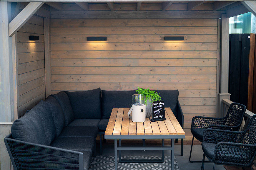 Showroom Valkenburg, schuur met veranda