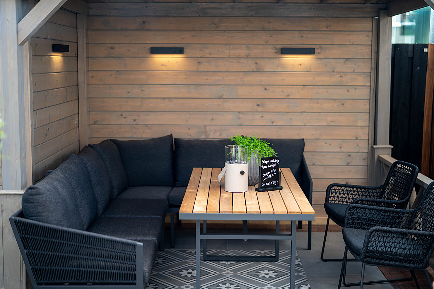 Showroom Valkenburg, schuur met veranda