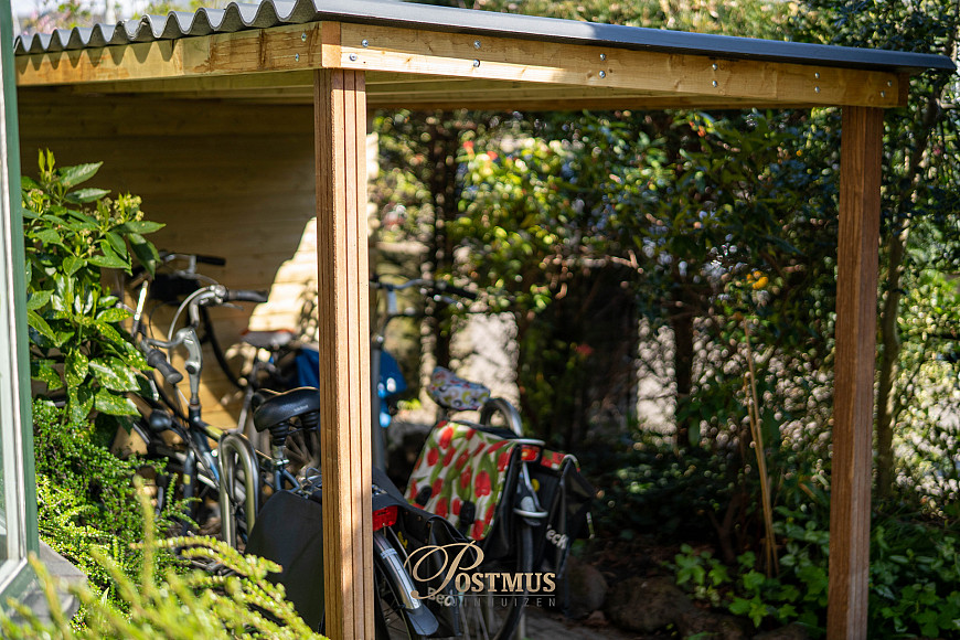 De fiets mooi beschut