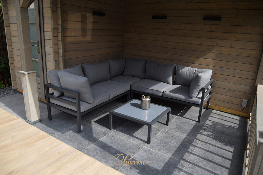 Fijne veranda met berging & loungeset