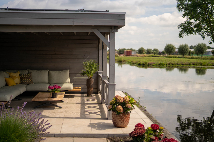 Veranda aan het water