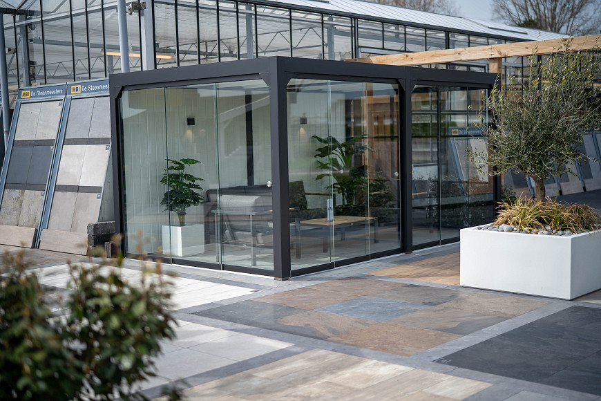 Showroom Lisse, Hillhout overkapping