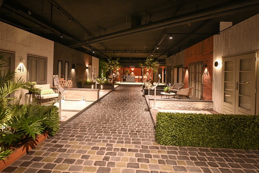 Showroom Amsterdam, ruime overkapping