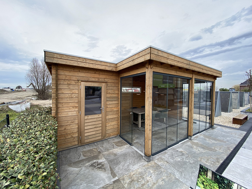 Showroom Valkenburg, tuinhuis in combinatie met schuur