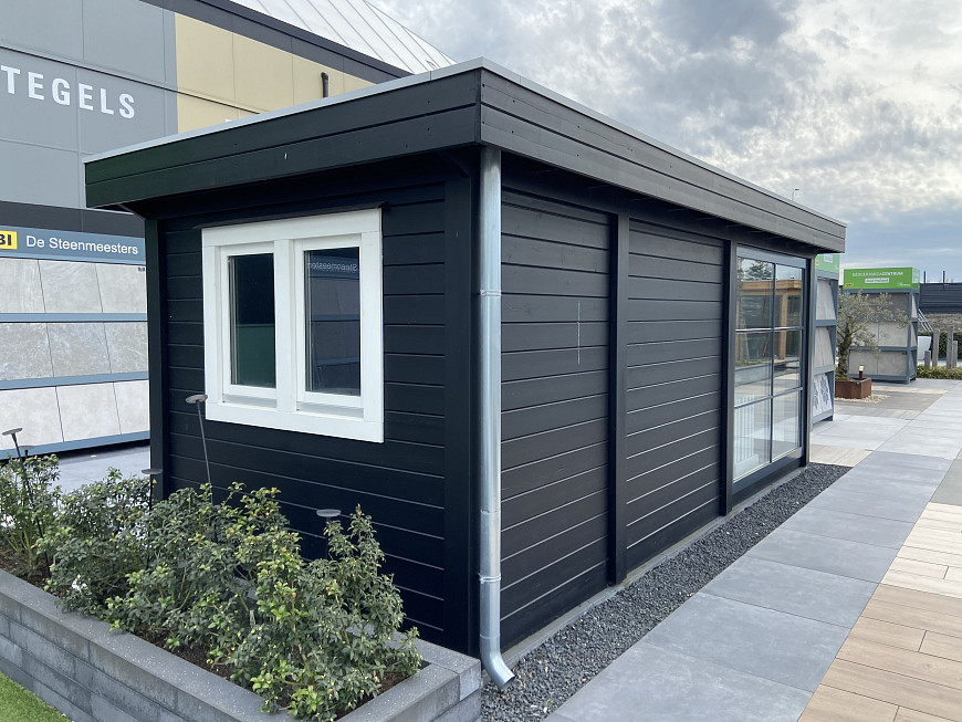 Showroom Valkenburg, overkapping met schuur