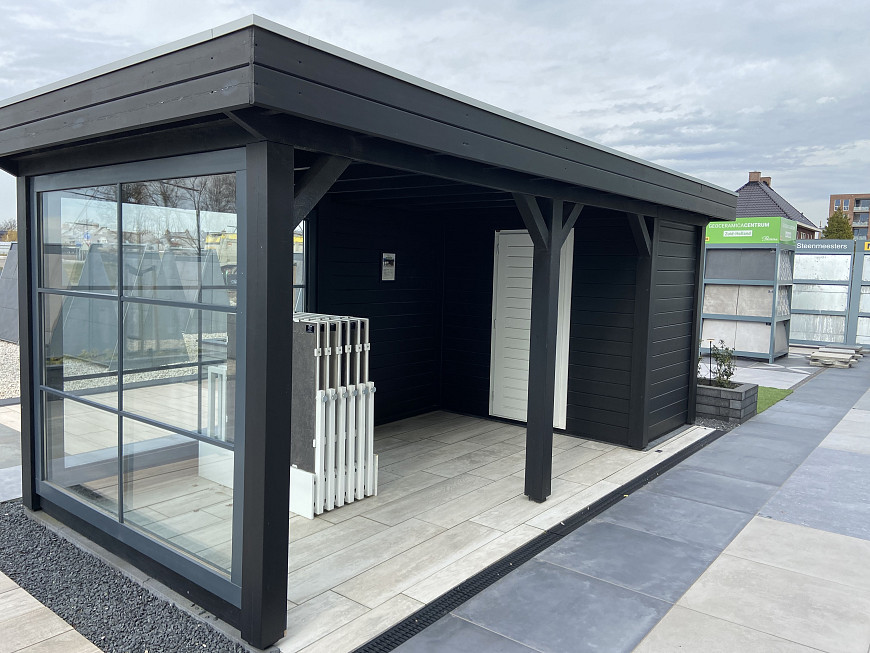 Showroom Valkenburg, overkapping met schuur