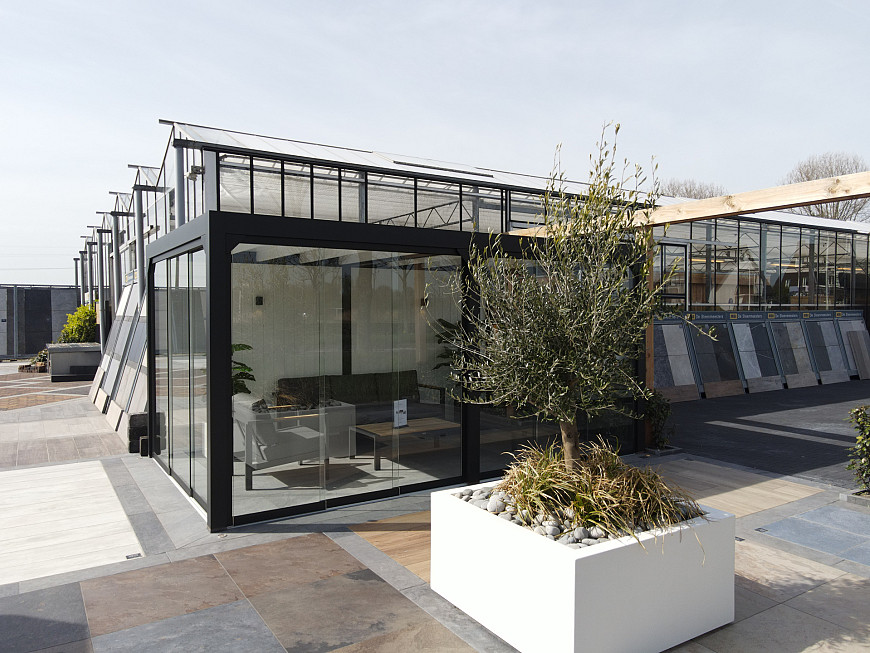Showroom Lisse, Hillhout overkapping