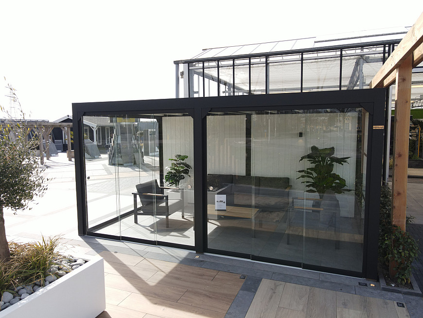 Showroom Lisse, Hillhout overkapping
